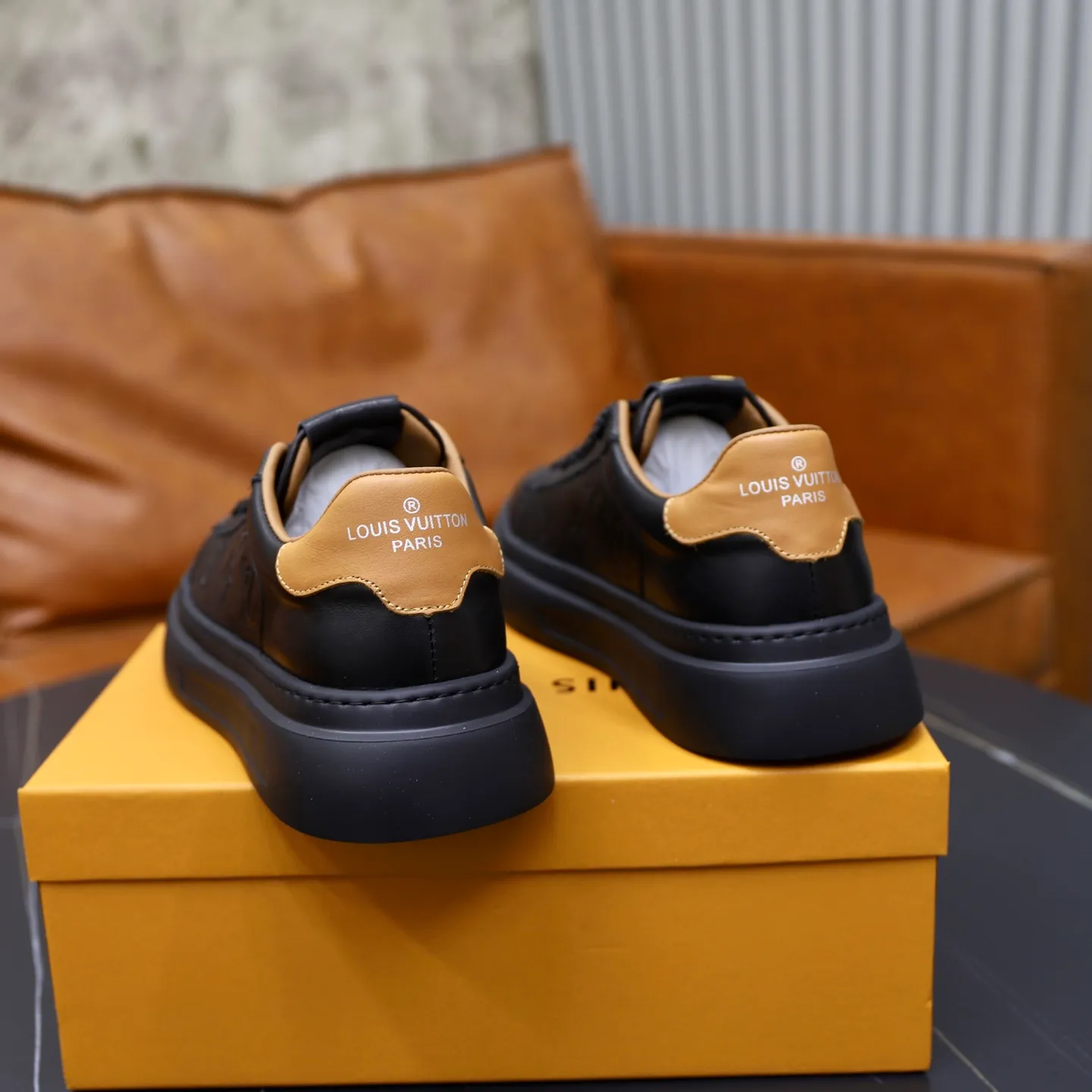 Ex-factory price: 460💰🙅‍♂️🙅‍♂️🙅‍♂️ Brand: LV Louis Vuitton Standard code: 38-44 (45 customized) Grade: Same as the official website Material: Original cowhide fabric Comfortable cowhide lining Increased lightness, wear-resistant and soft outsole Style category: Men's fashionable casual shoes Running sneakers Distinguished luxury brand elements Top luxury Color: actual picture color